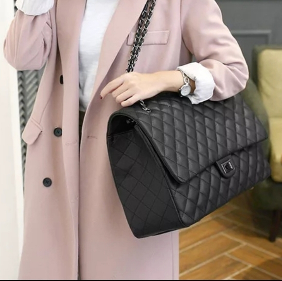 Large Quilted Leather Capacity Travel ShoulderBag - Picture 4 of 16